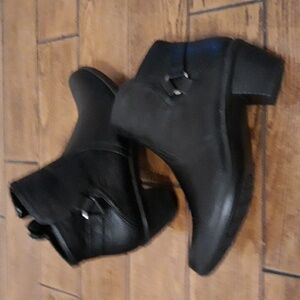 Easy street black booties